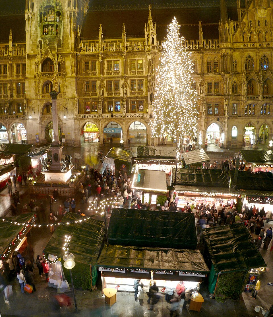 Münchner Christkindlmarkt (Christmas Market at Marienplatz)
